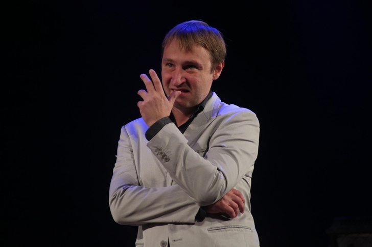 «Я не вожу машину, поэтому дураков на дороге меньше»: Андрей Кайков признался, что ездит на метро