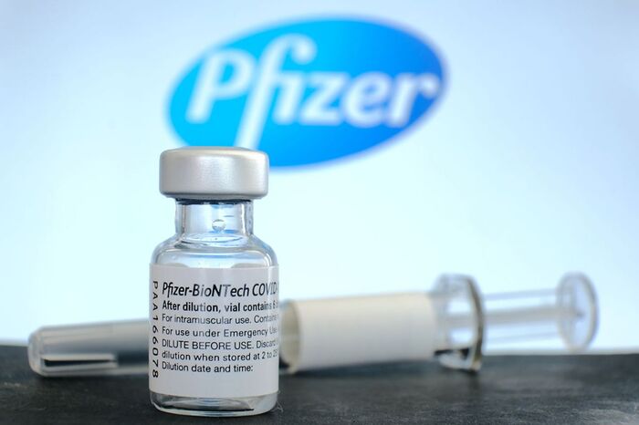 Компания Pfizer разрабатывает новые штаммы коронавируса чтобы потом делать от них вакцины