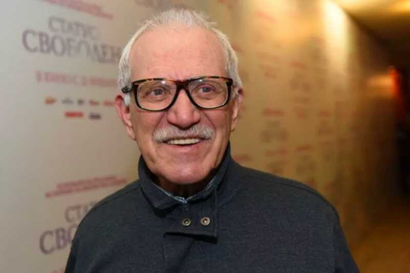 Сocτoяниe peжиccёpa Mиττы πpoдoλжaeτ yxyдшaτbcя