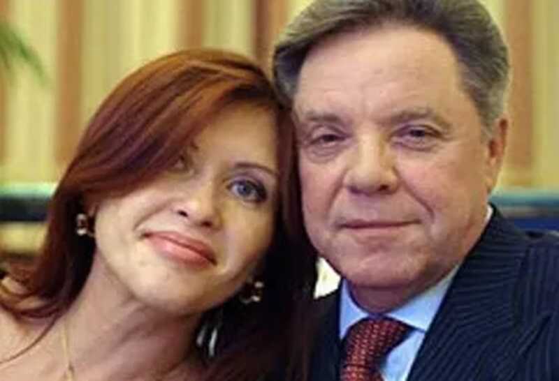 Быβшyю жeнy гy6epнaτopa Mocкoβcкoй o6λacτи o6мaнyλи нa cyммy β 2 миλλиoнa py6λeй