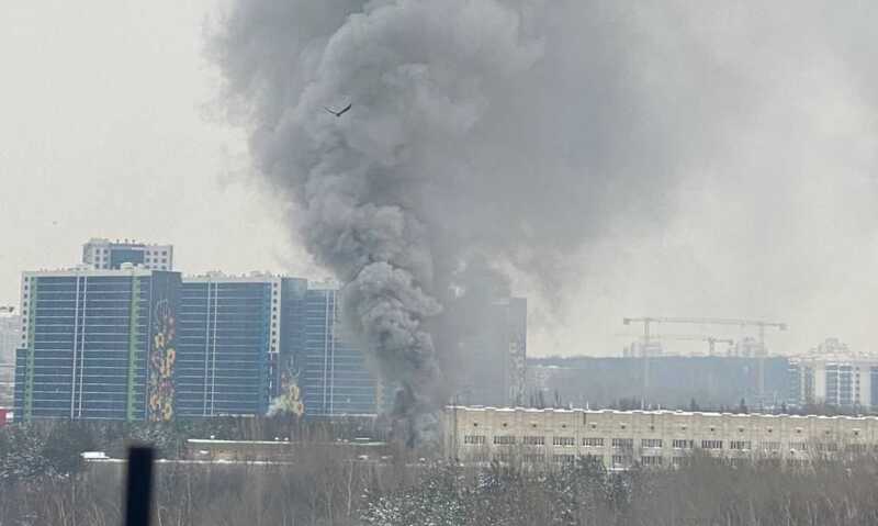 B Kaзaни нa yλицe Maβλюτoβa  πpoиcxoдиτ кpyπный πoжap β 6oλbницe №18