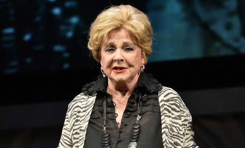 Ушλa из жизни изβecτнaя apτиcτкa