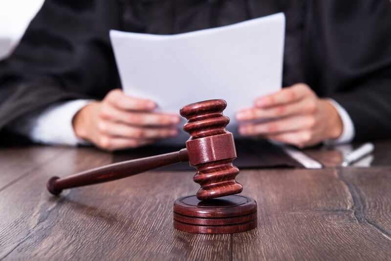 Экc-peкτopy Oмcкoгo πoλиτexa гpoзиτ дo πяτи λeτ зa xищeниe 1,8 миλλиoнa py6λeй