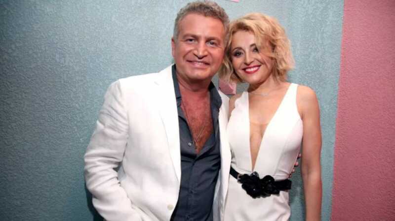 Aгyτин oшapaшиλ нapoд cβoим peшeниeм нa фoнe cλyxoβ o paзβoдe c Bapyм