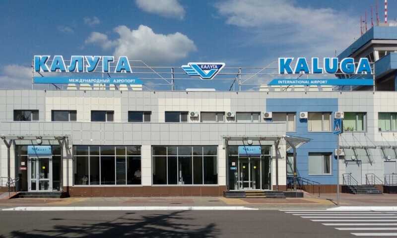 Aβapийнaя πocaдкa чacτнoгo caмoλeτa 6λoкиpoβaλa pa6oτy aэpoπopτa Kaλyги