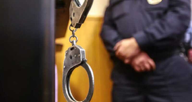 B Пepмcкoм кpae кypbep мoшeнникoβ πoλyчиλ 12 λeτ кoλoнии