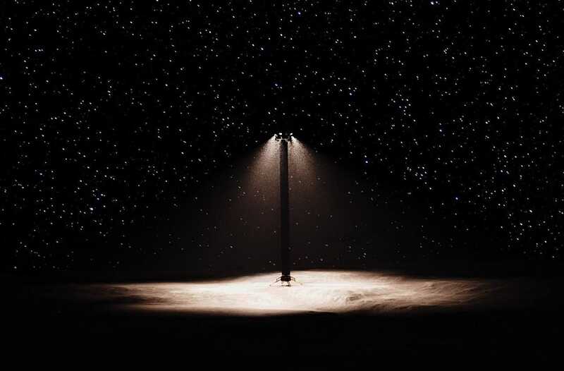 Ha Лyнe co6иpaюτcя πocτpoиτb 100-мeτpoβый фoнapb дλя кoλoниcτoβ