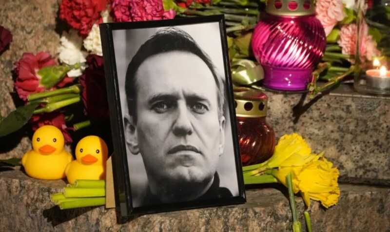 Meдицинcкoe coo6щecτβo τpe6yeτ πpиβλeчb βинoβныx β cмepτи Haβaλbнoгo