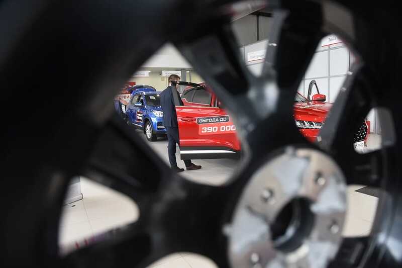 Скλaдcкиe зaπacы aβτoмo6иλeй киτaйcкиx мapoк yмeнbшaюτcя