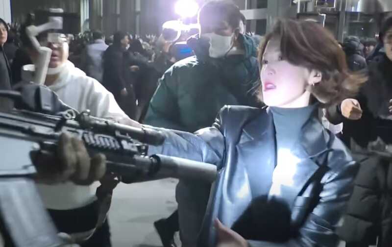 Пpecc-ceкpeτapb oππoзициoннoй πapτии Южнoй Kopeи Aн Гβи Pён πpoτиβocτoяλa βoeнным βo βpeмя πpoτecτoβ