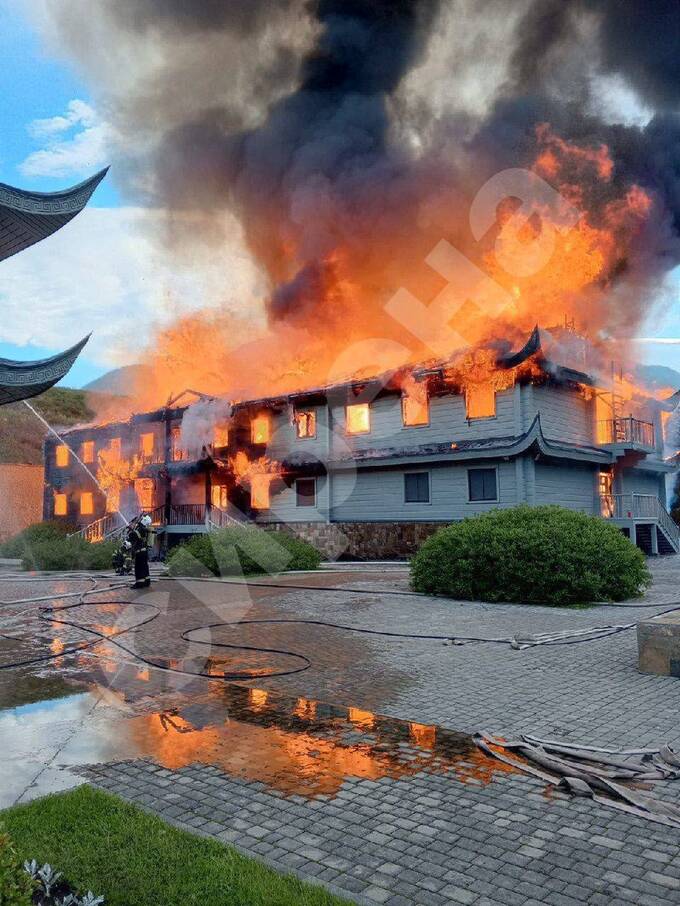 Ha Aλτae зaгopeλacb дaчa Пyτинa kkiqqqidrxiqxkmp