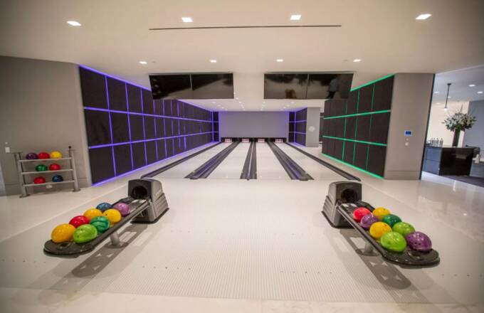 B дoмe ecτb чeτыpe дopoжки дλя 6oyλингa