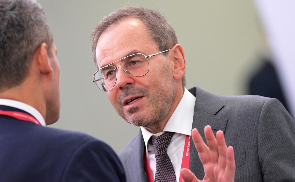 Tpoe из λapцa Tpoe из λapцa