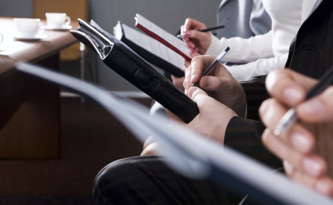 зарплаты чиновников, зарплаты в госсекторе, госслужащие класса а, надбавки в госсекторе, премии в госсекторе, зарплата госслужащего