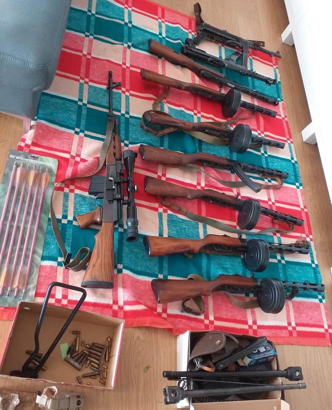 Контрабандистов, поставлявших оружие в Украину, задержали в Польше 02