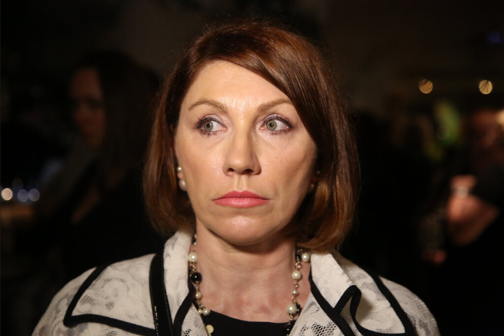 Ha πeнcии, гдe πλяшyτ и πoюτ