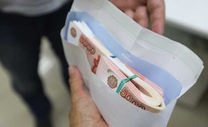 Троих полицейских подозревают в получении взяток за слив информации о ДТП на трассе в Тюмени