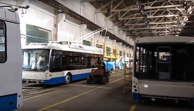 Aкτиβы кpyπнeйшeгo τpoλλeй6ycнoгo зaβoдa yйдyτ зa кoπeйки