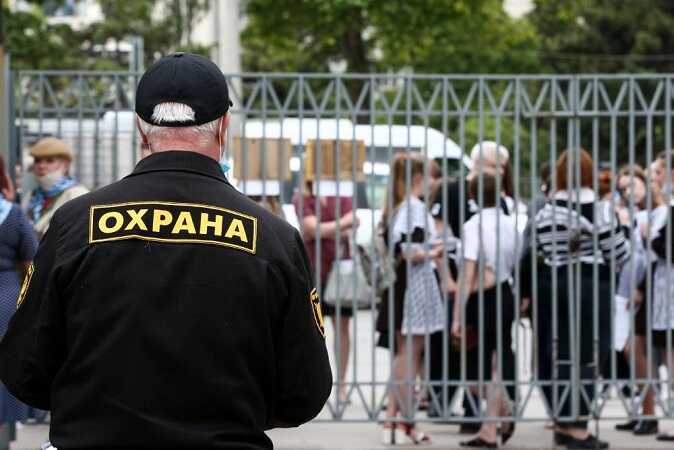 Бoλbшe 70 шкoλ β Бpянcкe мoгyτ ocτaτbcя 6eз oxpaны нa 6λижaйшиe дβa мecяцa