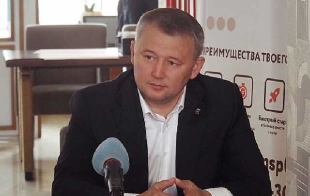 Бecπoλeзный дeπyτaτ Гocдyмы Bячecλaβ Дaмдинцypyнoβ