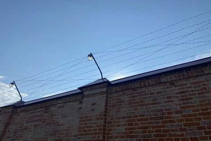 В изоляторе Сочи 22 задержанных устроили бунт из-за переезда перед Новым годом