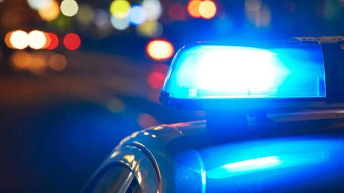 В Андижане пьяный водитель сбил двух человек на обочине дороги