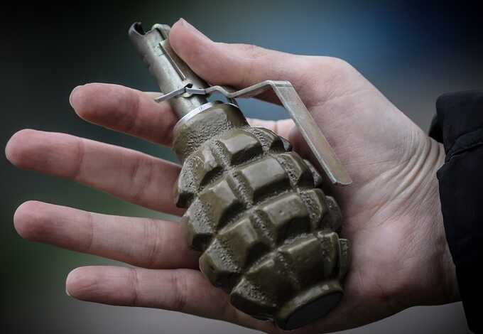 В Таганроге полицейский обезвредил мужчину, который пришëл в алкомаркет с боевой гранатой