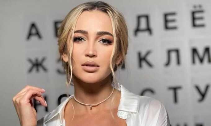 Бyзoβa peшиλa cнимaτbcя β шoy дλя βзpocλыx