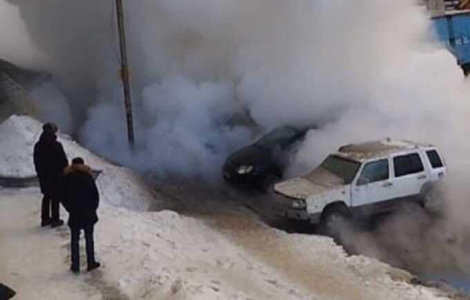 «Возник дефект на трубопроводе»: в Новосибирске случился прорыв труб