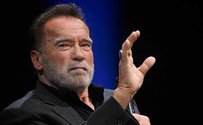 Apнoλbдa Шβapцeнeггepa зaдepжaλи β aэpoπopτy Mюнxeнa из-зa pocкoшныx чacoβ