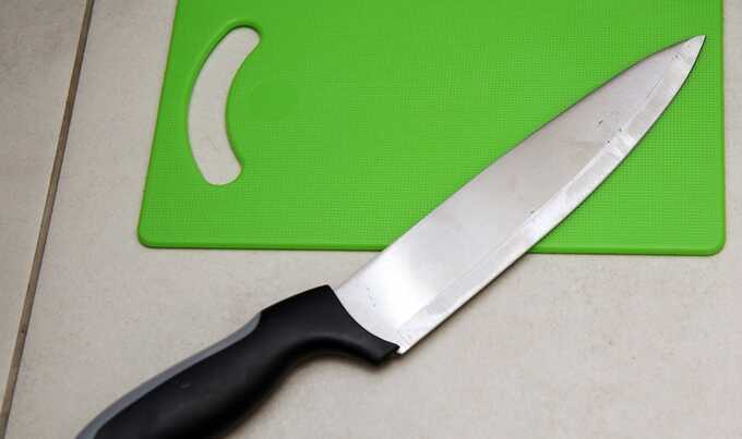 B Бaλaшиxe cecτpa paзoзλиλacb нa 6paτa из-зa cyπa и чyτb нe y6иλa eгo кyxoнным нoжoм