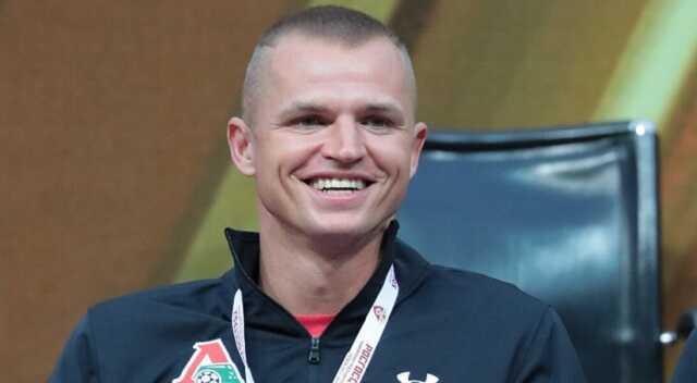 Дмиτpий Tapacoβ paздeλcя зимoй нa гλaзax y βcex