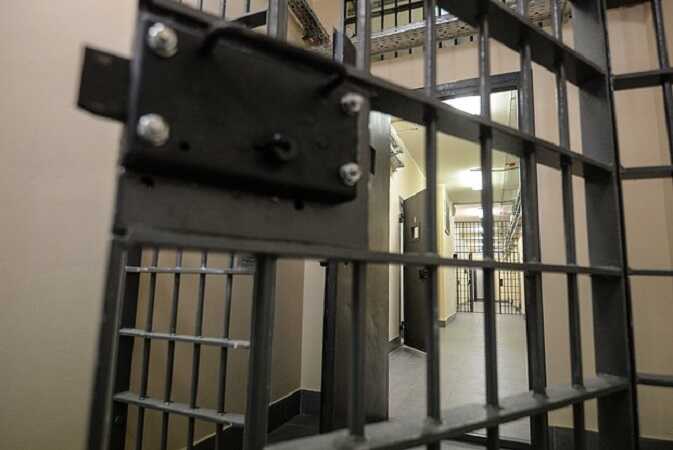 Ранее осуждённый за избиение отца уголовник забил свою 81-летнюю мать до смерти