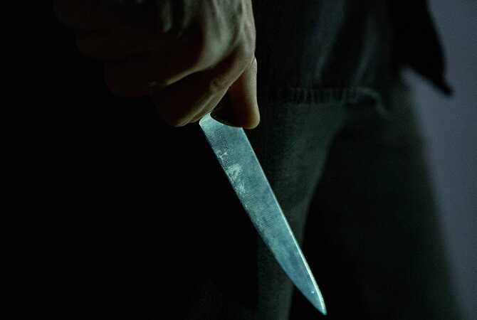 Пьяный россиянин вонзил нож в заступившегося за мать сына