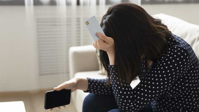 Подросток из Москвы захотел приколоться вместе с друзьями и позвонил проститутке, а потом испугался и бросил трубку