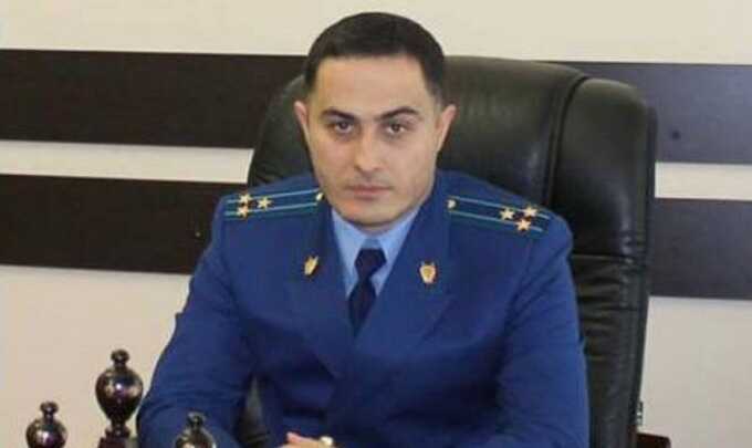 Еще одним помощником беглого экс-депутата ГД РФ Магомеда Гаджиева является начальник Управления Минюста РФ по Дагестану Заур Тарханов