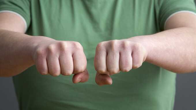 Мужчина напал на незнакомого подростка на улице