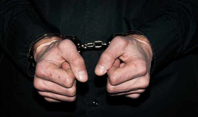 вооруженный преступник похитил из офиса банка свыше 13 миллионов рублей