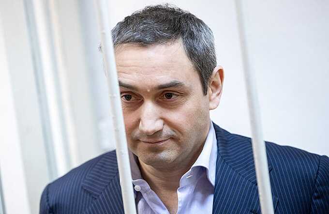 Константин Ромаданов расплачивается за коммуналку