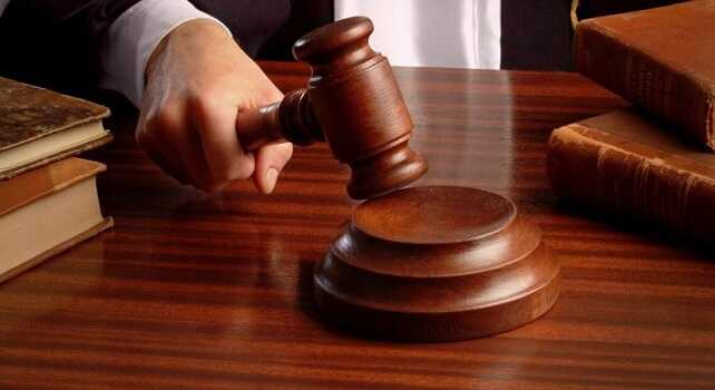 Полицейскому и похитителям метилового спирта назначены тюремные сроки за массовое отравление