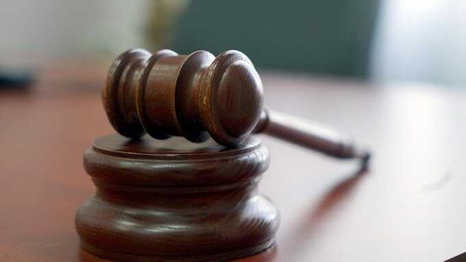 Полицейскому и похитителям метилового спирта назначены тюремные сроки за массовое отравление