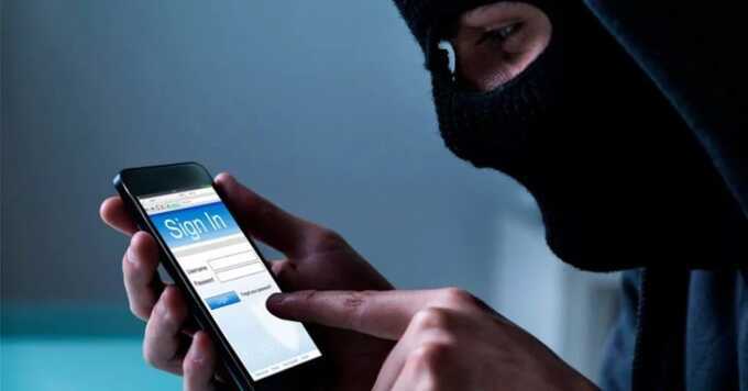 Российская пенсионерка чуть не лишилась миллиона рублей, поговорив с мошенниками