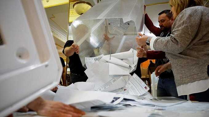 Суд не нашел кадры с вбрасывающей на коленях бюллетени членом избиркома