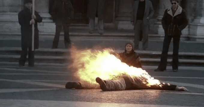 Мужчина, который поджег себя у военкомата под Петербургом, скончался в больнице