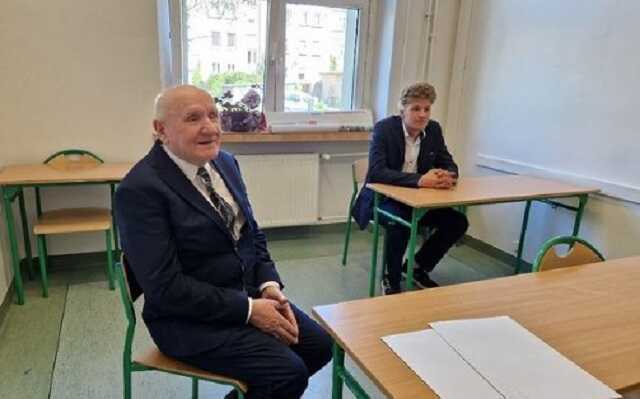 В Польше пенсионер сдавал экзамены вместе с выпускниками