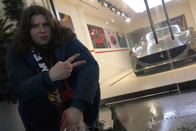 На фронтмена группы «Автоспорт» завели дела об экстремизме и сепаратизме