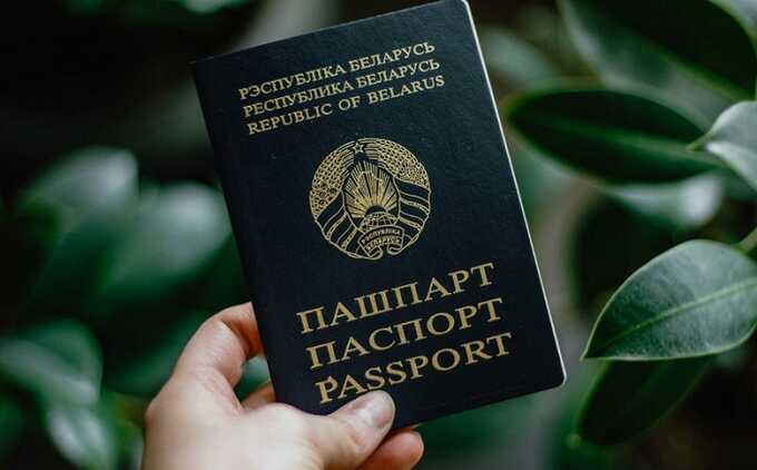 Паспорта для белорусов будут печатать в Литве