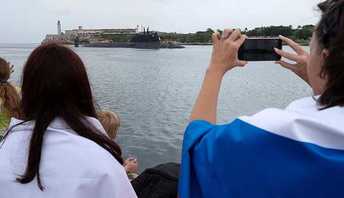 После того как в Гавану прибыл российский флот, подводная лодка США прибыла к берегам Кубы
