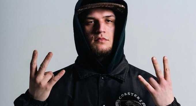 Рэпер Молодой Калуга задержан за избиение двоих человек у московского ночного клуба