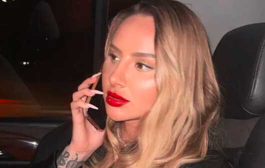 ЧП на концерте: певица Anna Asti выбила себе передние зубы микрофоном